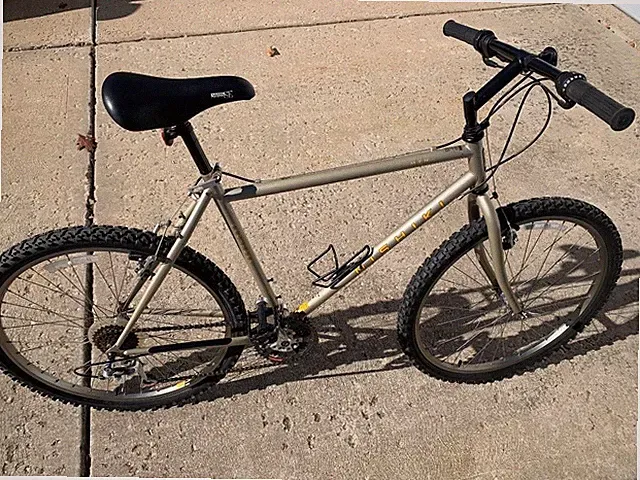 LikeNew Nishiki Manitoba Mountain Bike 21 Speed Cro-Mo Frame w 20" Seat Tube